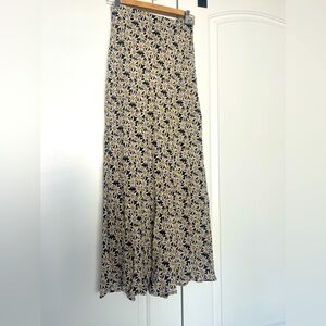 Carly Jean Los Angeles size M Daisy skirt